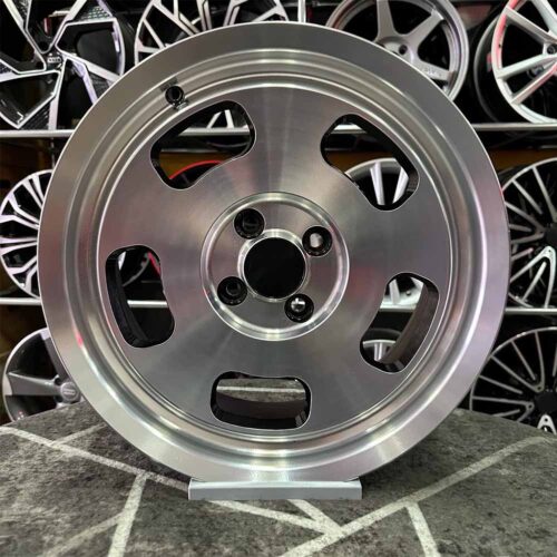 16 inç 4x100 Momo Gümüş Elmas Kesim Jant Modeli (4 Adet) 16 inç 4x100 Momo Gümüş Elmas Kesim Jant Modeli (4 Adet)