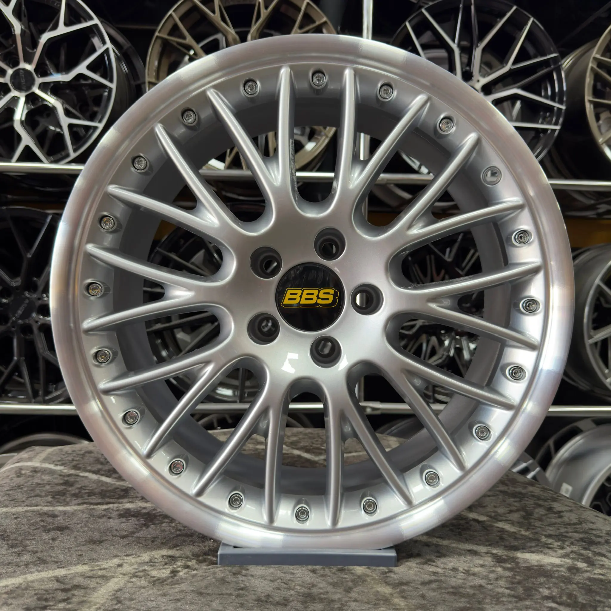 18 inç 5x112 BBS Speedline Gümüş Jant Modeli (4 Adet) 18 inç 5x112 BBS Speedline Gümüş Jant Modeli (4 Adet)