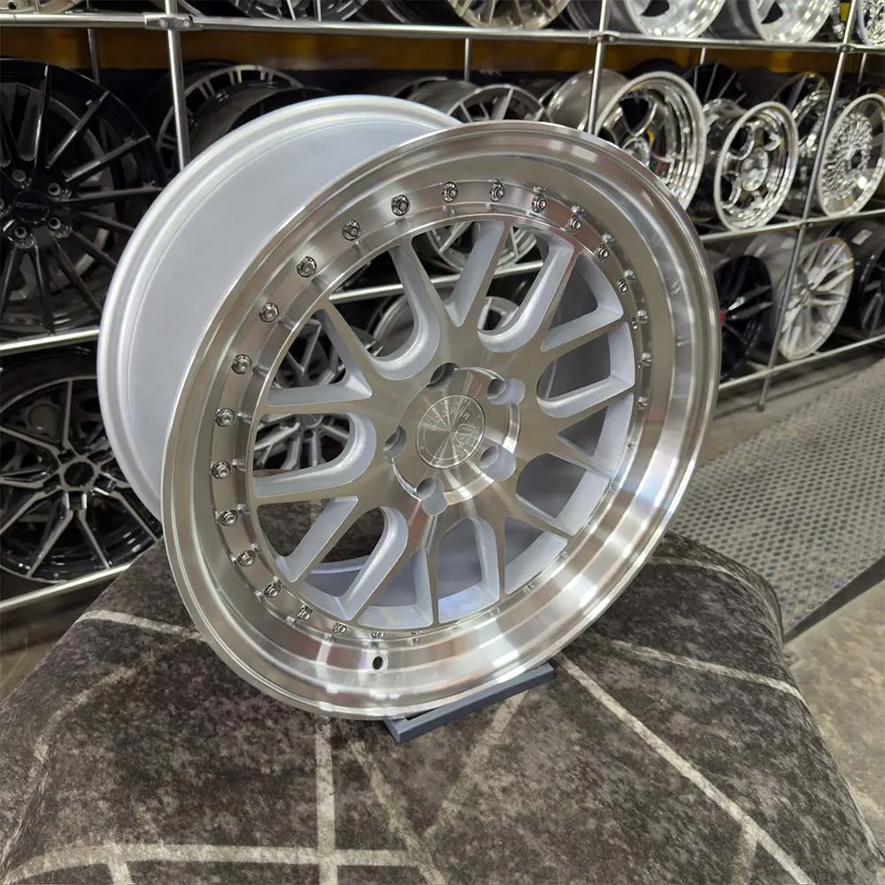 18 inç 5x114.3 Aodhan Gümüş Jant Modeli (4 Adet) 18 inç 5x114.3 Aodhan Gümüş Jant Modeli (4 Adet)