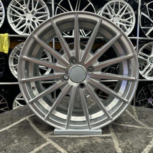 15 inç 4x100 Vossen Gümüş Jant Modeli (4 Adet) 15 inç 4x100 Vossen Gümüş Jant Modeli (4 Adet)