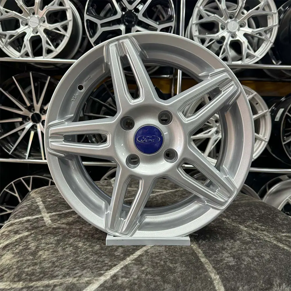 14 inç 4x108 Fiesta Gümüş Jant Modeli (4 Adet) 14 inç 4x108 Fiesta Gümüş Jant Modeli (4 Adet)