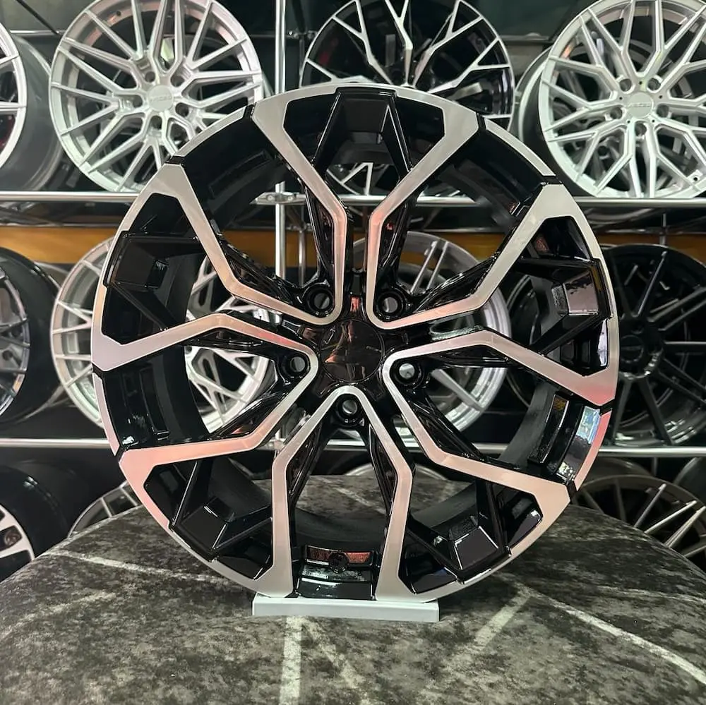 17 inç 5x114.3 Renault İcon Siyah Elmas Kesim Jant Modeli (4 Adet)